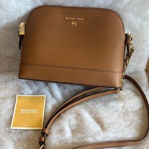 Michael Kors Brown Jet Set Charm Bag, large dome extra body leather